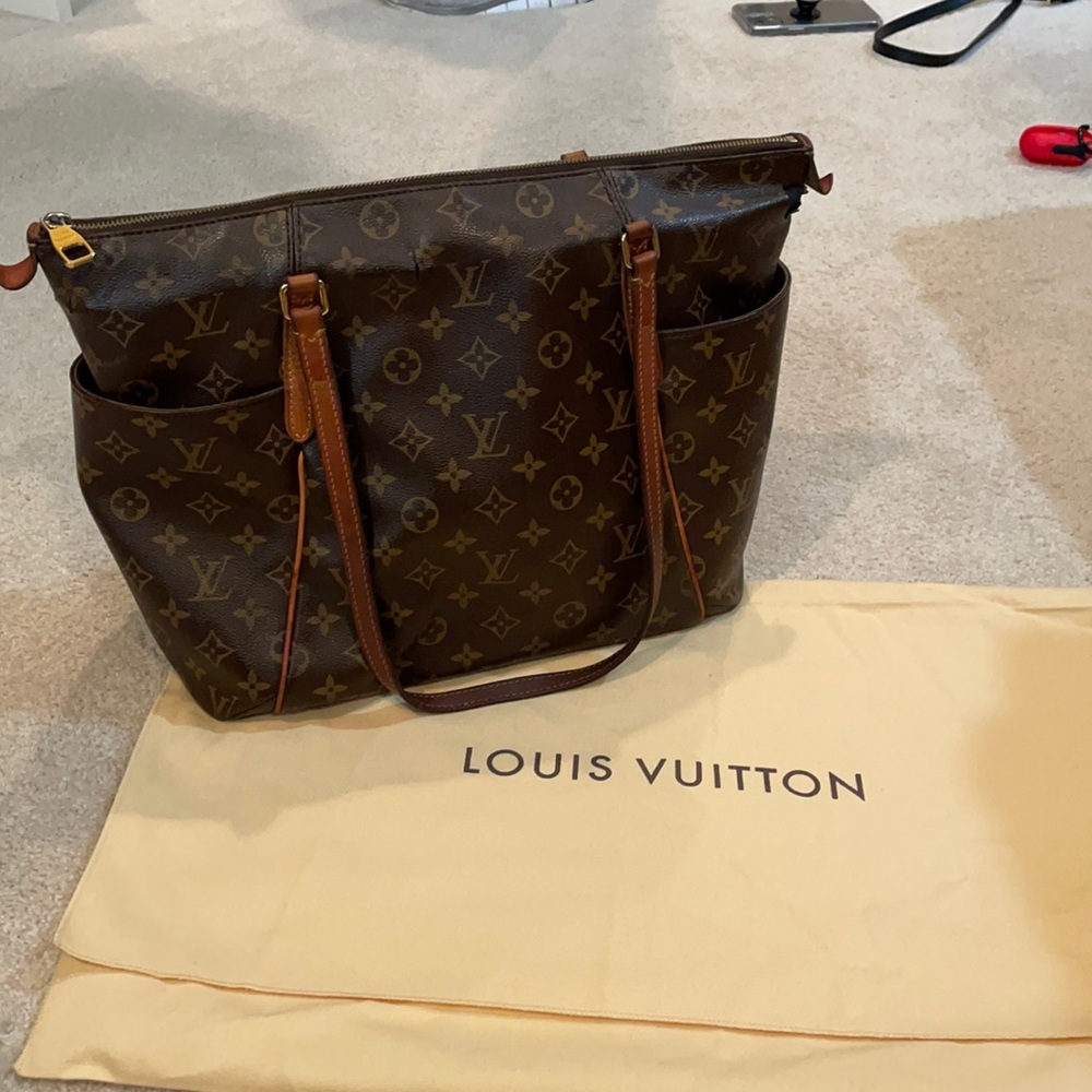 Totally MM Louis Vuitton Tote Bag.